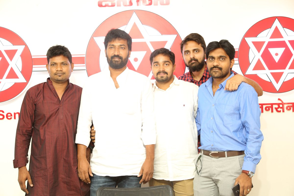 janasenavsp's tweet photo. "యుద్ధం శరణం గచ్ఛామి" అంటే "సైన్యం సర్వం సిద్ధం" అంటూ ఆ సేనాపతికి ఇంకెప్పుడు భరోసా కల్పిస్తాం మిత్రమా???
అశ్వం సిద్ధం, ఖడ్గం సిద్ధం ఆపై రణక్షేత్రంలో పోరాడి గెలవడానికి నీ లక్ష్యం సిద్ధం...
ప్రతీ అణచివేతకూ ఒక తిరుగుబాటే సమాధానం...
Every suppression leads to a Revolution. https://t.co/eAsp0BobRc