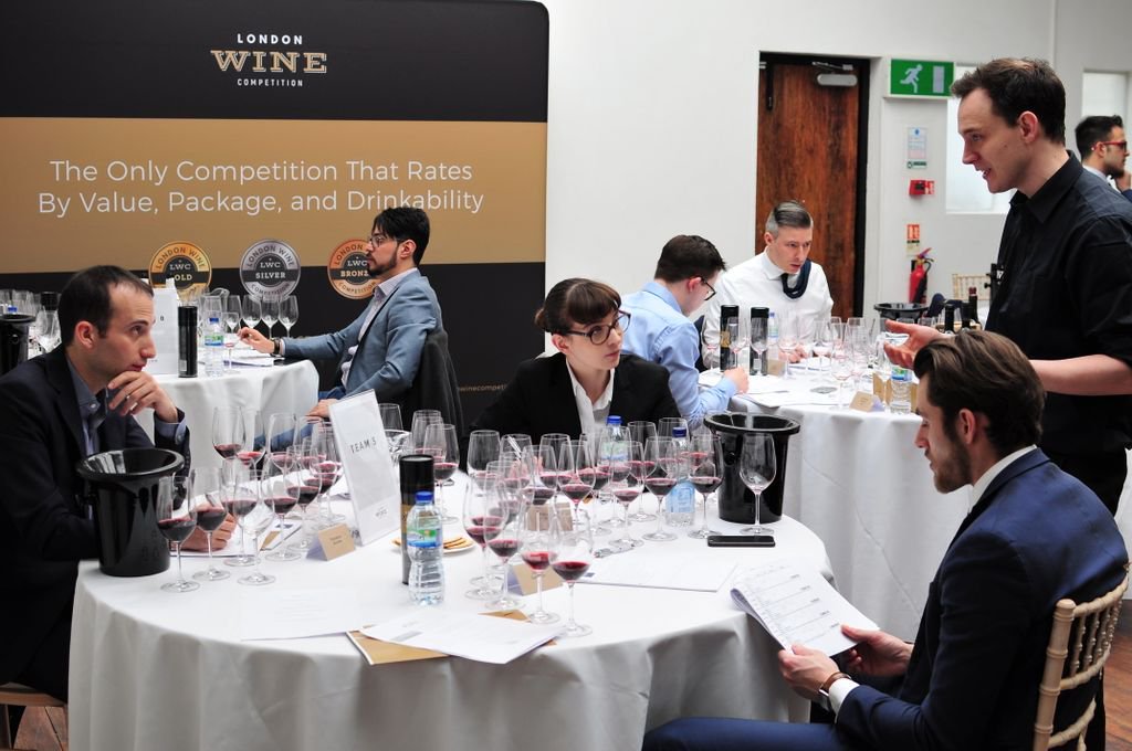 These set of #judges at #Londonwinecompetition clearly enjoyed the ensuing battle between the different elements that make up exciting commercial propositions in the wonderful world of #wine. 

Read more about the judges here buff.ly/2I50LWD