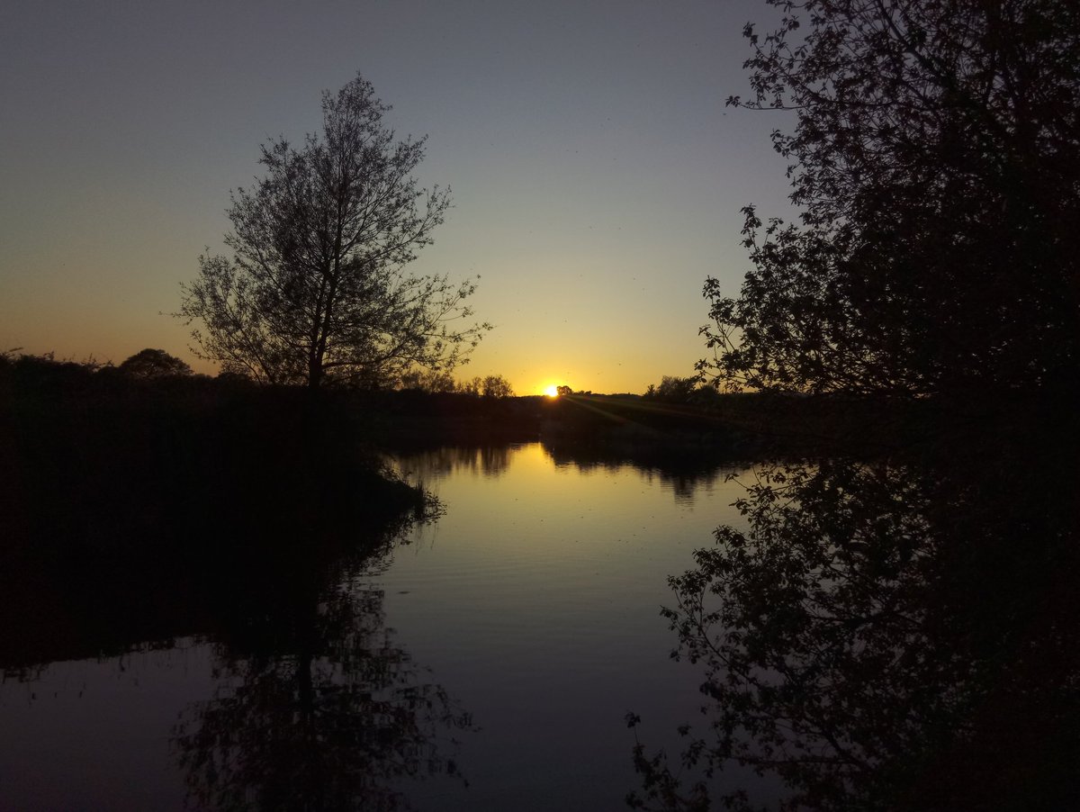 CardiffWeAre's tweet photo. Kayleigh with a beautiful Cardiff sunset - courtesy @KayleighSSSOSL https://t.co/Vgfi9iTXNB