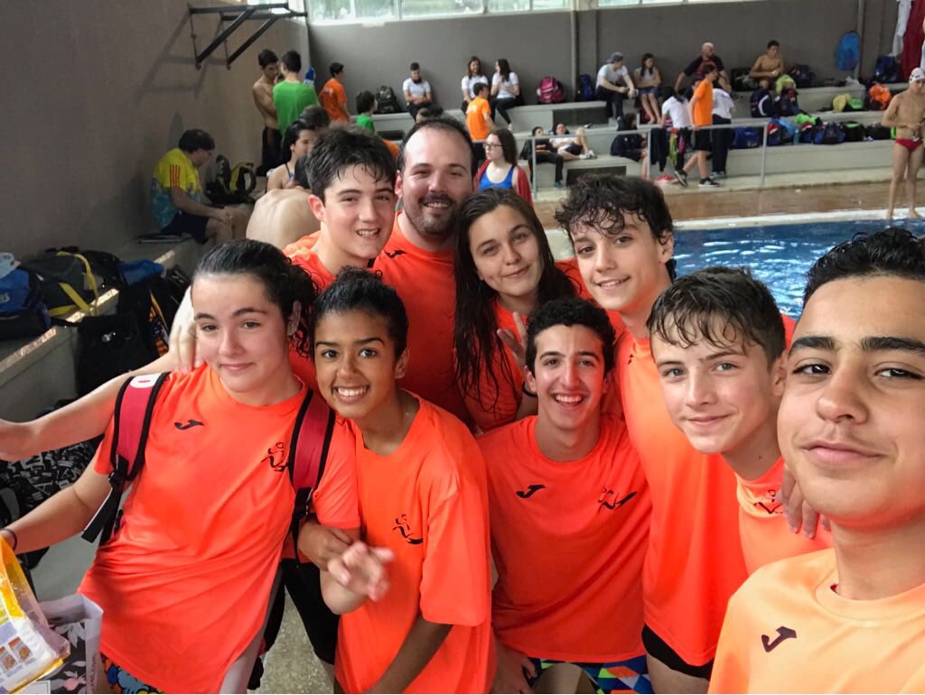 nataciopala's tweet photo. 👨‍👩‍👧‍👦Participació local al trofeu #FiresiFestes del @CNFigueres 

👏🏻Tots-es els nostres varen millorar els seus respectius temps en les proves que varen disputar!

😋Agrair al #Figueres que un any més ens hagi convidat al seu torneig, i per la bona organització!

Seguim! https://t.co/7YdylEyAyZ