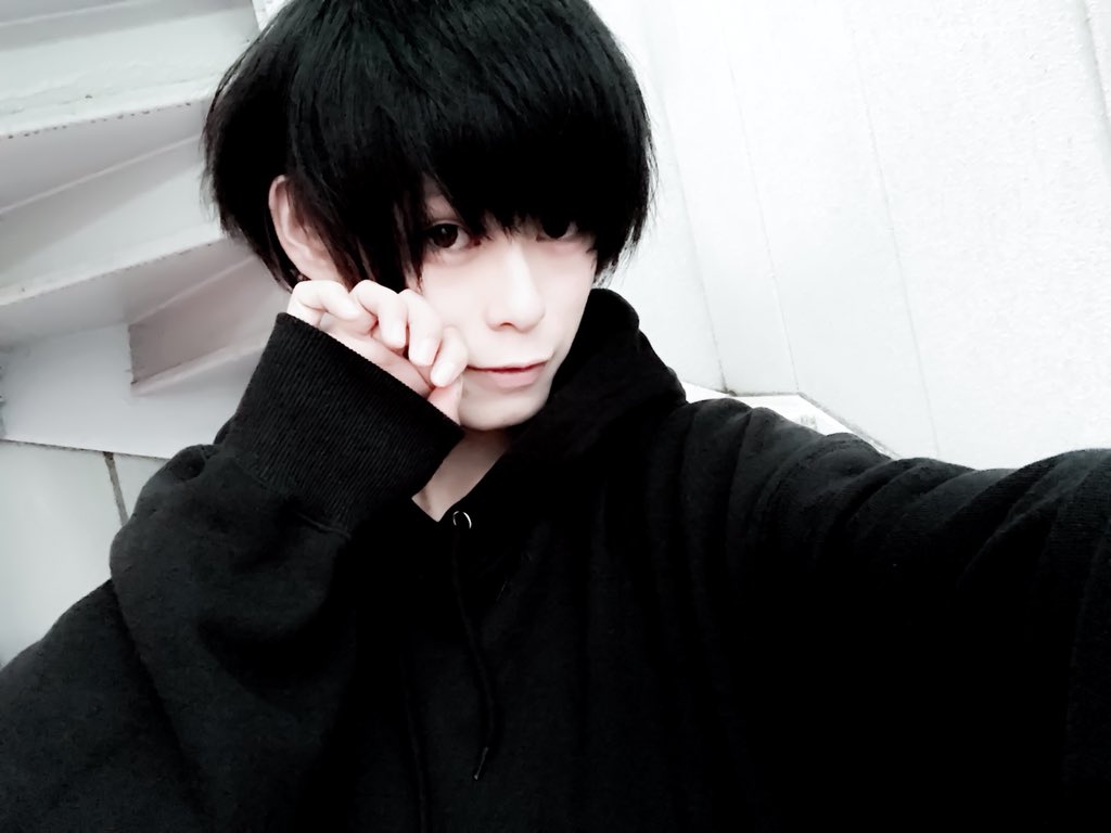 akashanutakata's tweet photo. こんな服着ててハンドメイドアクセサリーshopで働いてる僕と仲良くなりませんか！？！？

#黒髪
#コーデ
#BIG
#黒スキニー
#厚底
#お洒落好きな人と繋がりたい 
#雰囲気嫌いじゃないよってひといいね https://t.co/0I7W7iGVJj