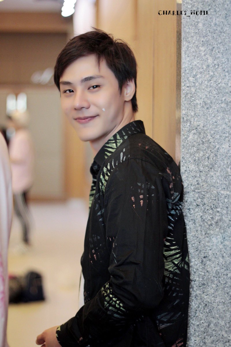 CharlesHome4's tweet photo. สวัสดีตอนเย็นๆๆ เลิกงานเลิกเรียนเดินทางกลับบ้านปลอดภัยนะคร๊าบบบ ❤️❤️ #Ourlastdaytheseries #ทีมเตอร์ #TeamKorn #TKAgency https://t.co/WLTGzjUp2o