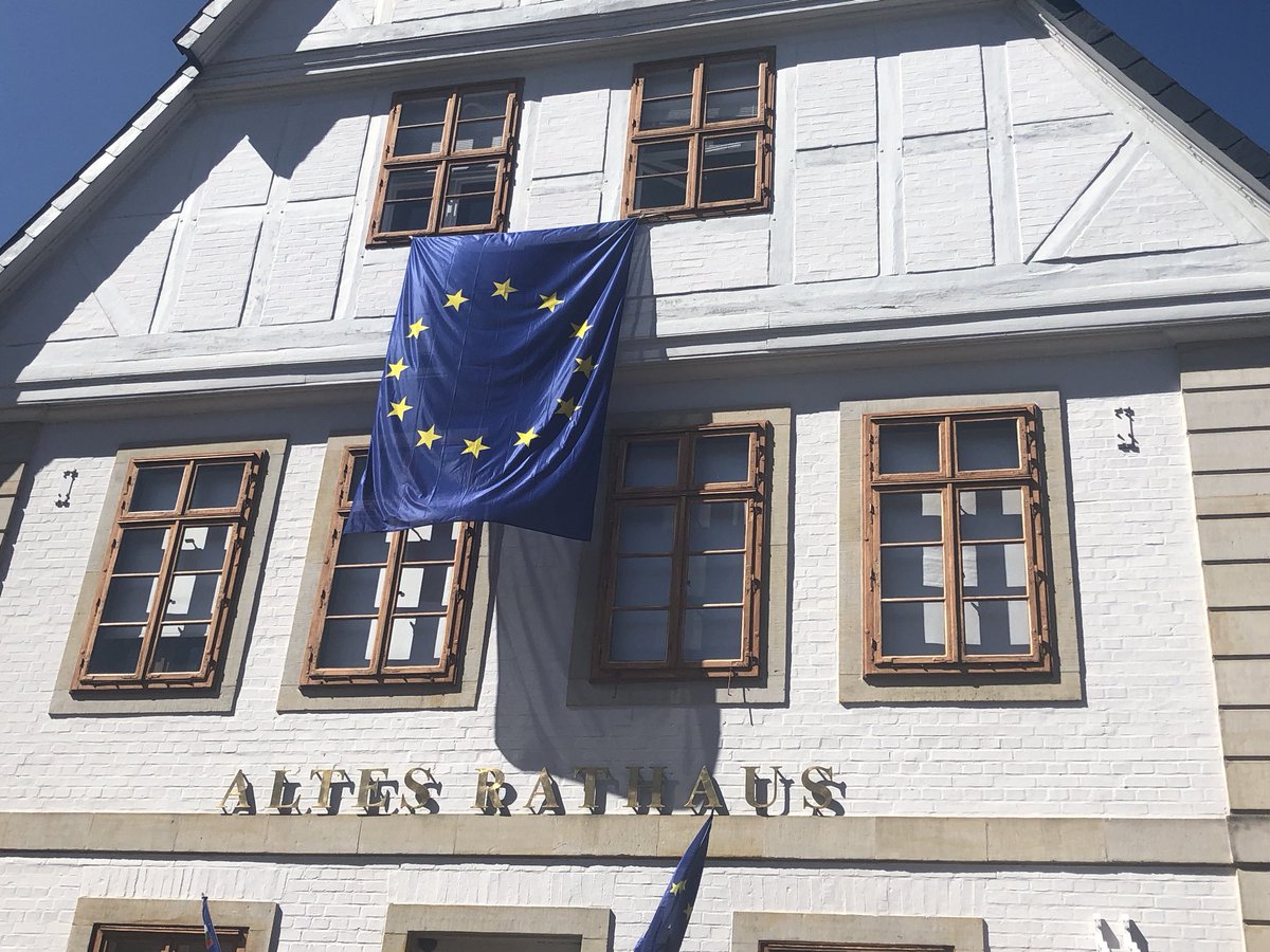 JoergRodenwaldt's tweet photo. @PulseofEurope #Celle - #Kundgebung zum #Europa-Tag auf der #Stechbahn mit Grußwort vom Oberbürgermeister und Gastbeitrag von @RebHarms, Mitglied des Europäischen Parlaments. https://t.co/9sulqmV6kI
