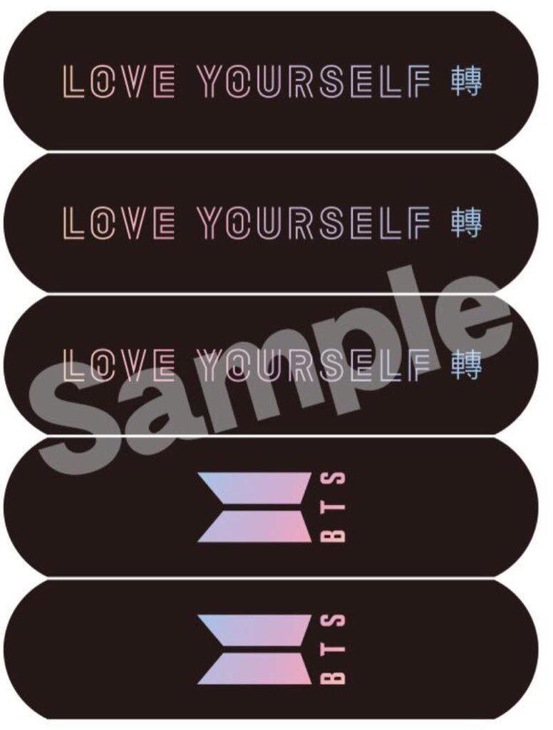 Quynhmie's tweet photo. Bighit v��a ra thông báo khi mua album tại BTS Japan Official shop, sẽ được tặng kèm 5 miếng băng cá nhân có logo BTS.
Khi mua album tại Universal Music Store, sẽ được tặng kèm sổ nhớ khổ A5.
Sợ fan bị thương nên tặng băng cá nhân =))
Về chưng deo dám dùng hahha https://t.co/UtJaXEqUmS