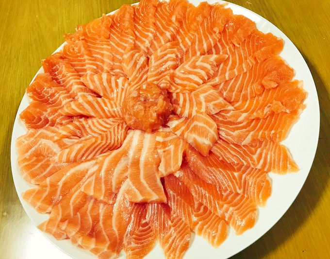 コストコのサーモン切ったった(՞ਊ ՞ )三( ՞ਊ ՞) 