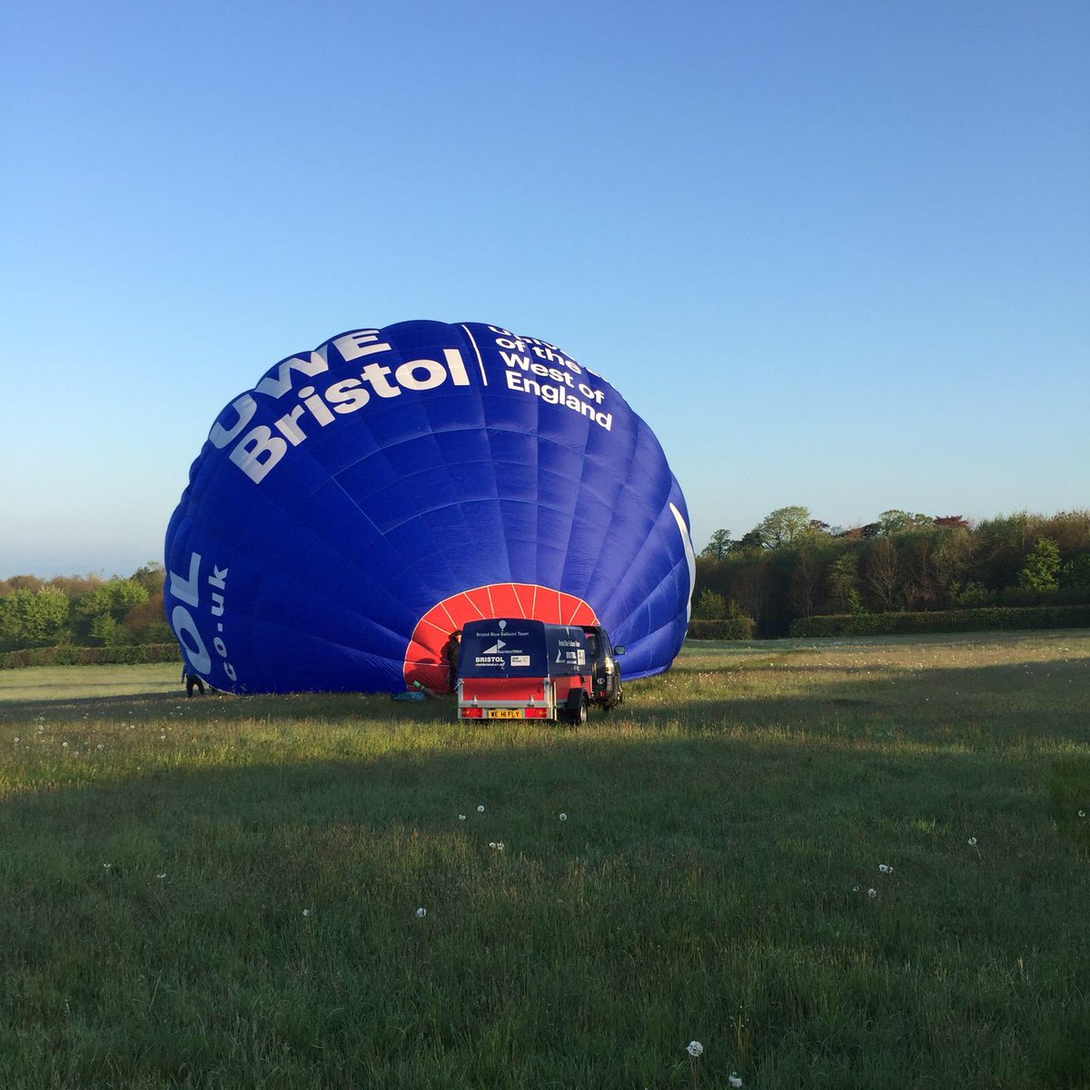 UWEBristol's tweet photo. 🎈| Perfect bank holiday weekend to take flight in the Bristol Balloon ☀️ https://t.co/NVFjd3TpJn