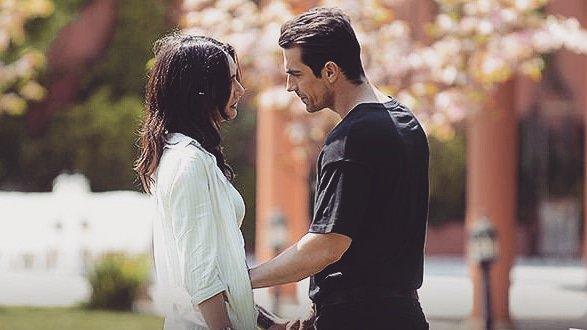 Bu akşam ❤

#SiyahBeyazAşk #Asfer #BirceAkalay #İbrahimÇelikkol #AslıAslan #FerhatAslan #BöyleBitemez #AsFerBitmez