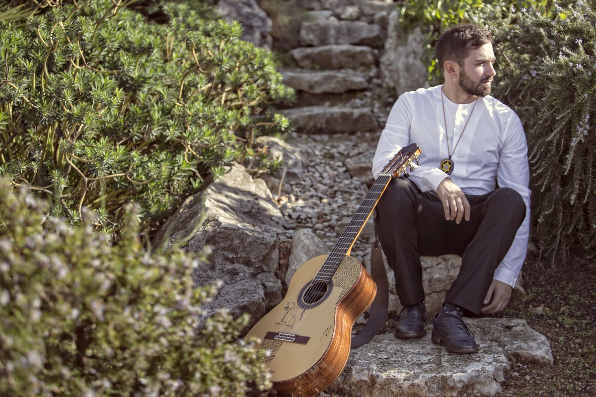 VENERDI 11 MAGGIO, ore 20:30 - Portici (NA) 🔆 EVENTO SPECIALE 🔆 per Il Teatro cerca casa: IL LIBRO CHE PARLA ✴️ ALESSIO ARENA in concerto, voce e chitarra 🎤🎸

Per prenotarsi ➡️ bit.ly/2fSRhOW
INFO ☎️ 334 334 7090 - 347 096 38 08 

📸 Jonatan Martinez