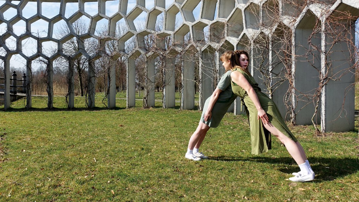 Cultuur19's tweet photo. Zingende Beelden: 27 mei 2018 vanaf 11u in het @maximaparknl 6 bijzondere dansgezelschappen laten je het park en de beelden met andere ogen bezien. Sta je op aanwezig? https://t.co/9hdV0xv1af #ZB2018 met @Dansatelier42 @MuziekindeMeer1 @AmadeusLyceum @dedansers MANCO Ithaka ISK https://t.co/qaiOxaHJHO
