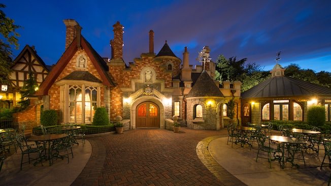 AMSTechGuy's tweet photo. Happy Monday! Have a safe and positive day everyone. #DLP #DisneylandParis #ToadHallRestaurant #Fantasyland https://t.co/xBQW4s4lkq