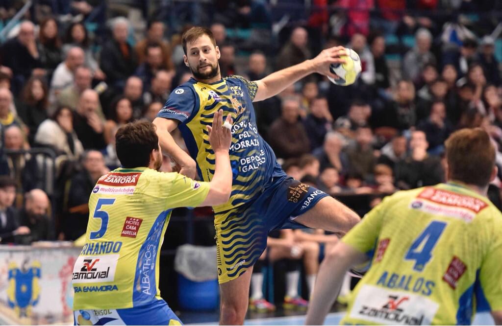 OFICIAL El lateral derecho serbio <a href="/PoticNikola/">Potke55</a>, actualmente en <a href="/balonmancangas/">Balonmán Cangas</a>, jugará a partir de la próxima temporada en el <a href="/RKZagreb/">RK Zagreb</a>.