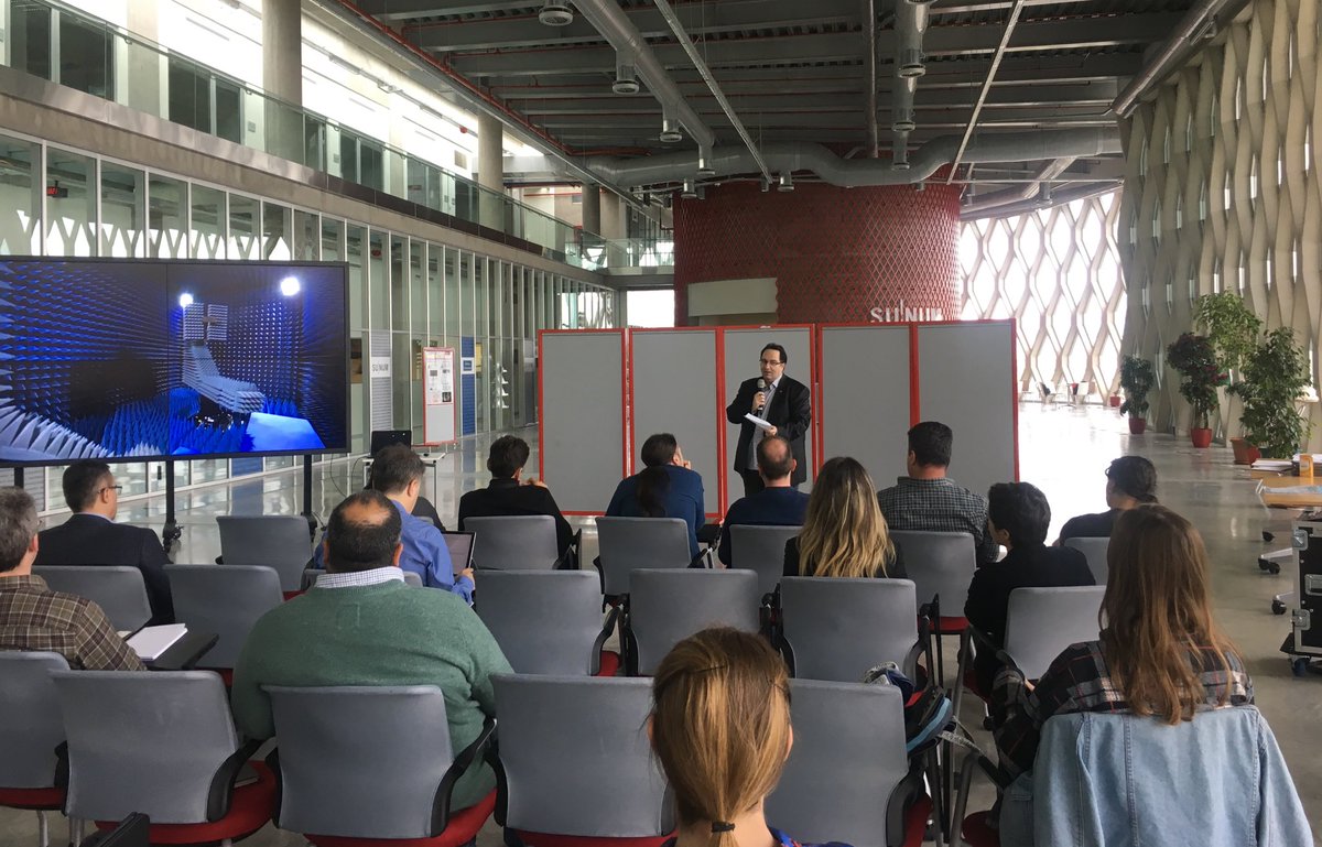 Üniversitemiz iç mimarlık bölümü öğretim üyesi Dr. Orçun Kepez yönetiminde bir ekiple, Sabancı Üniversitesi Nanoteknoloji Araştırma Merkezi’nde keyifli ve verimli bir ortak çalışma alanı tasarlamak üzere tasarım çalıştayındayız.