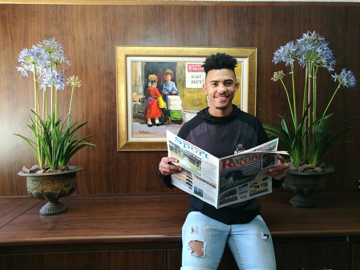 KLD_Record's tweet photo. Look who stopped by our office... Southern King's player Bobby de Wee's roots are in Klerksdorp. Enjoy your visit with family @bobby_d_4 #southernkings #PRO14 #localislekker https://t.co/YuWNodNw2Z