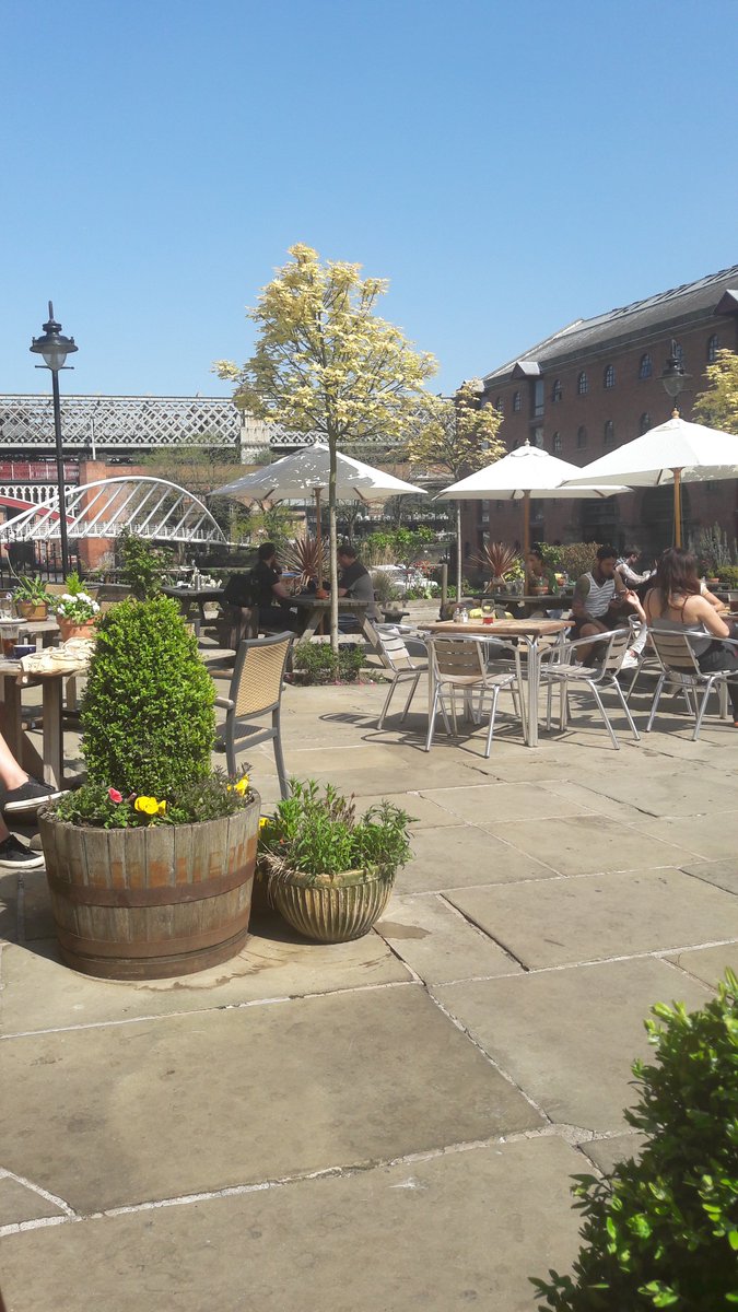 kodofalty's tweet photo. Manchester's really quite nice in the sun👍 https://t.co/AEVtC4ZFfR