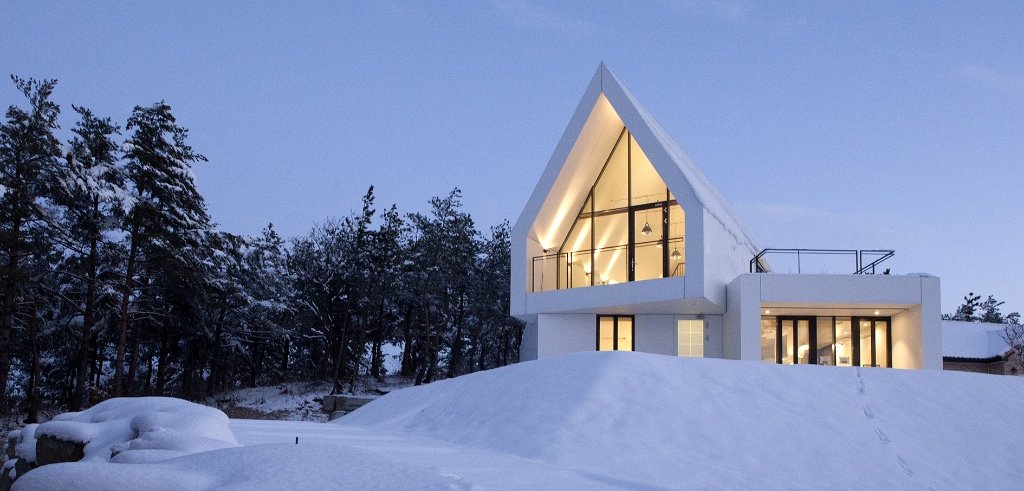 designprisoners's tweet photo. Abbiamo scoperto, in Corea, una casa in HI-MACS® dalla forma piuttosto curiosa e che riesce a interagire in modo affascinante con la natura circostante.
Leggi: https://t.co/0nnnv5V5yC
#designprisoners #himacs https://t.co/DZxrDv6vOo