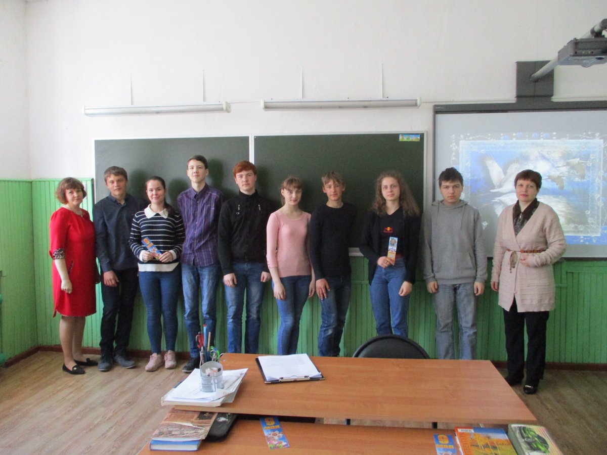 7 мая районная библиотека провела тематическое мероприятие "Вечно живые" к юбилею В. Розова. По сценарию которого был снят фильм "Летят журавли"