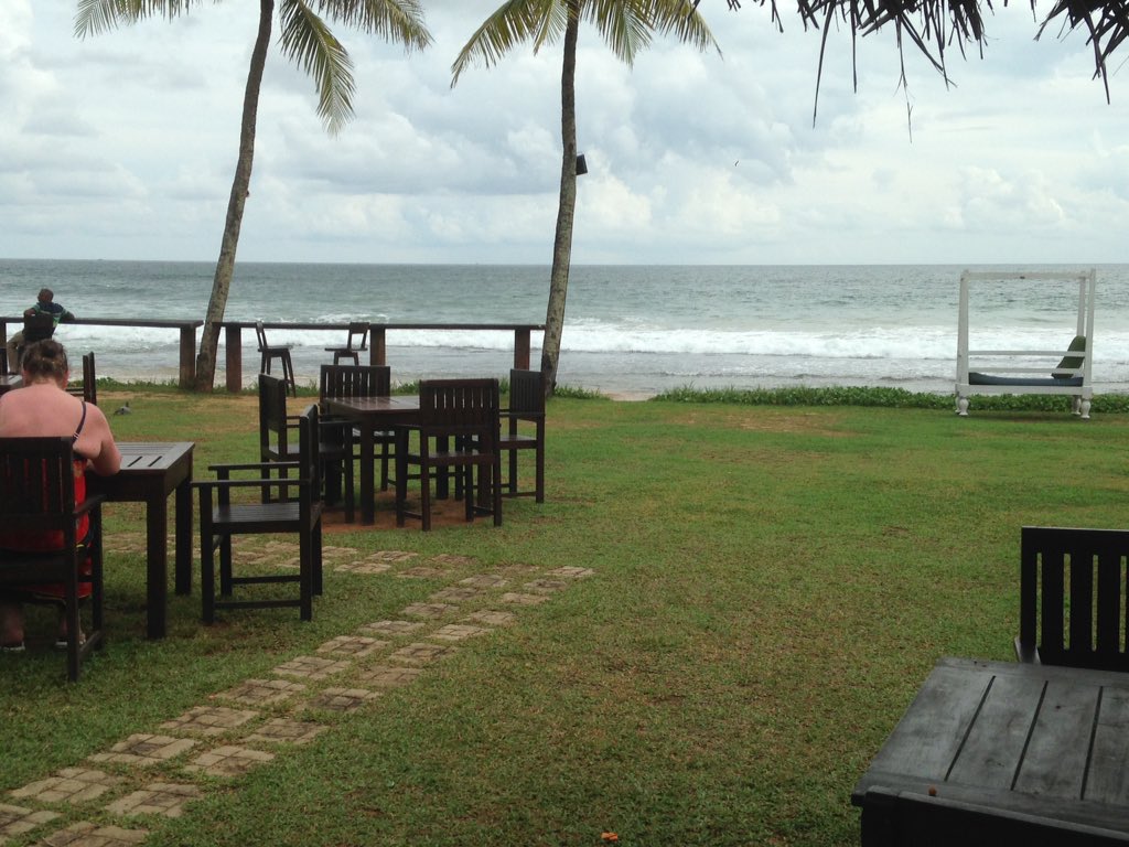 BuduMalli's tweet photo. Climate is good, view is superb, bar looks good and affordable so why not පොඩ්ඩක් වගේ නේද?
කවුරු හරි ළඟපාත ඉන්නවනම් එන්න.
#Citrus #Hikkaduwa #SriLanka #Bar #Restaurnt https://t.co/gjv1fmRDOW