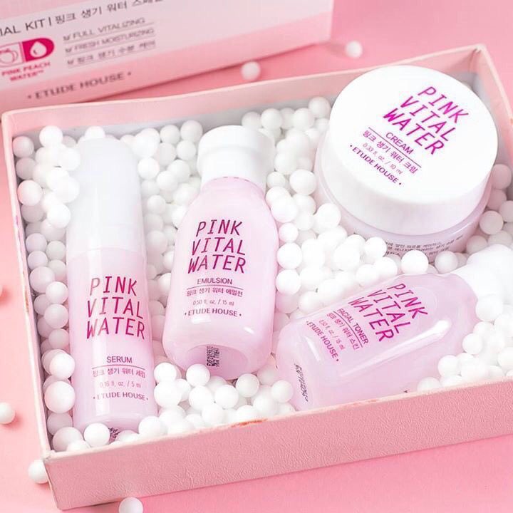 Sx3Store's tweet photo. ร่วม #HappyBaekhyunDay 🎂 แจก 💗 #EtudeHouse Pink Vital Water Special Trial Kit เซ็ตนี้ทั้งเซ็ตเลยนะคะ แจก อาทิตย์หน้าแล้วค่าา

💗รีทวิตในโควทด้านบน👆🏻👆🏻👆🏻ได้เลยค่ะ เราจะสุ่มแจกให้กับผู้โชคดีที่ติดตามร้านเรานะคะ มาร่วมสนุกได้นะคะ
#HowtoPerfect #แจก #แจกฟรี #สุ่มแจก #ถูกและดี https://t.co/ZvotYGjLQ7