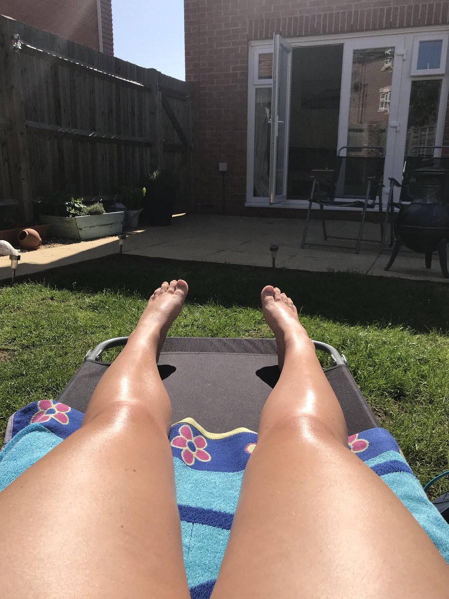 mariapro86's tweet photo. Nice bit of sunbathing before another hot workout on the spinning bike! Ready for a busy week ahead! Finishing reading “stillpower”! Great book! #sunbathing #maybankholiday #garden #book #stillpower @GarretKramer https://t.co/kLG7KhKGZH