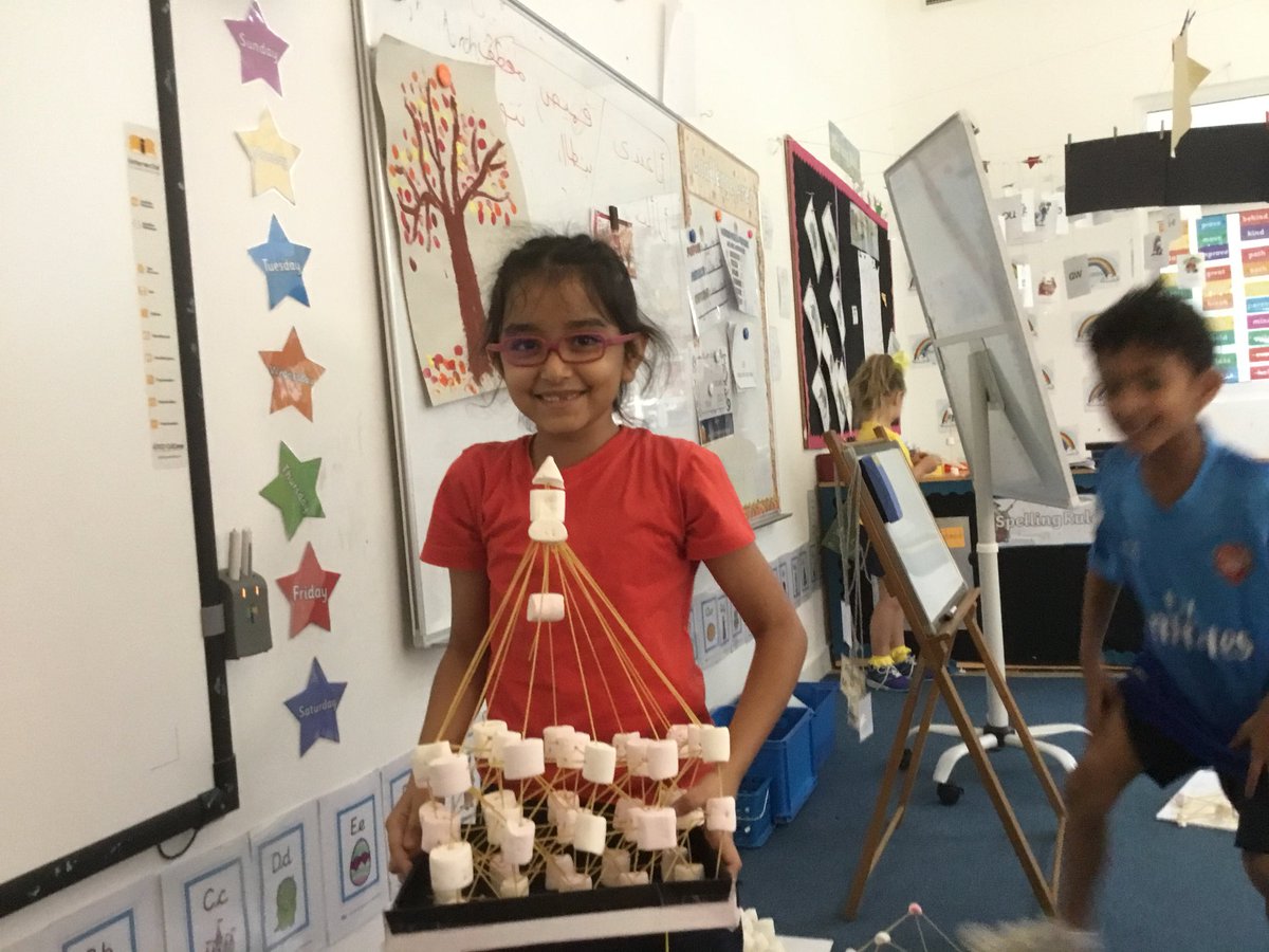 Horizon_Year2's tweet photo. We love our spaghetti and marshmallow towers! Can you spot the Dubai Eye? #HorizonMaths https://t.co/wuYj9YEqio