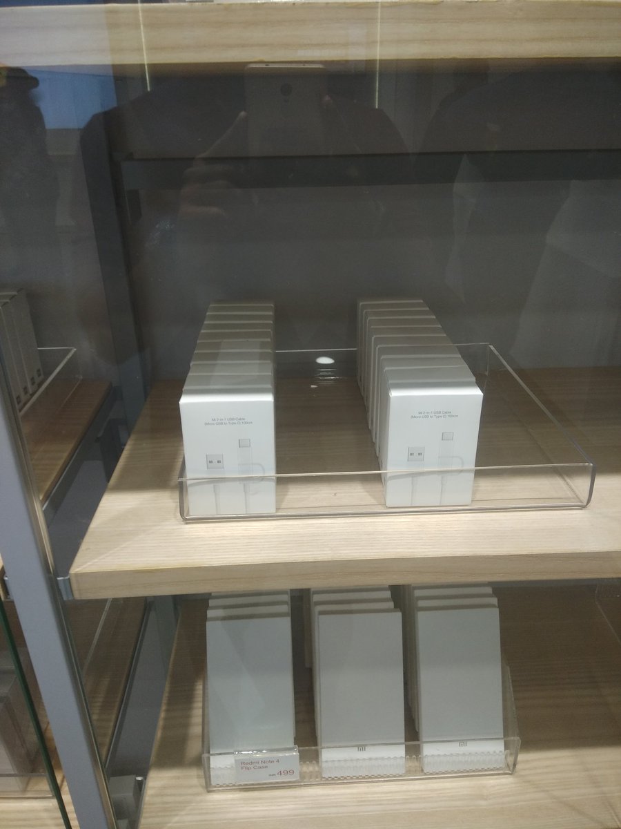 HarshadPoojary's tweet image. @MiIndiaSupport @XiaomiIndia .
When I wished to buy One Mi 2-in-1 USB cable, the people in store, replied me "It's out of Stock".
#PoorResponse #LazySupport.
I being a customer, I had to show them, that it's in the stock.
Location: Season Mall, Pune.