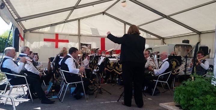 A great afternoon at The Crown Inn Cider Festival, Woolhope yesterday. What brilliant weather for a #BankHolidayWeekend 

Here’s a shot of us hard at work. Thanks to MD Kristyann Symonds.