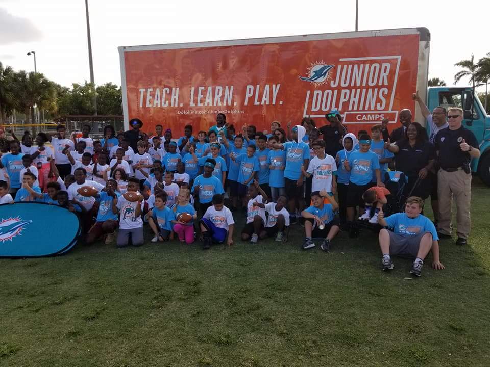 myNMBPolice's tweet photo. MIAMI DOLPHINS WALT AIKENS LEADS FOOTBALL CLINIC WITH NATIONAL PAL AND NMB-PAL... @myNMBPolice @CityNMB https://t.co/TRLbR4nYon