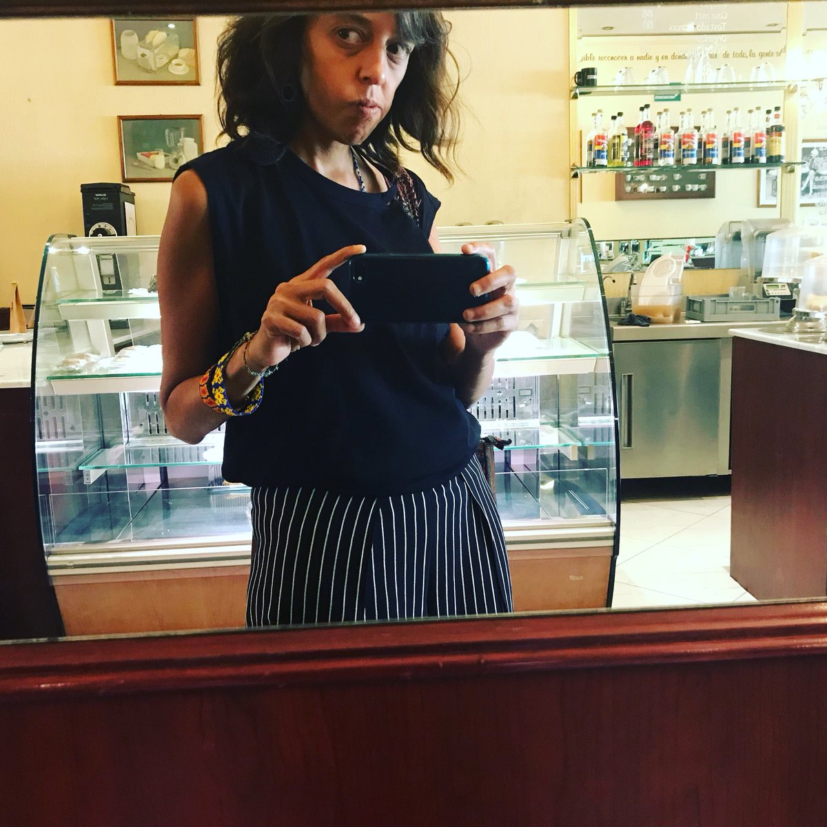 abrilFILMHOUSE's tweet photo. Blue and Black Monday, perfect for business The true and the confidence cool business .. ok , got it #camaradecomercio #sindicreation #filmhouse #WorldNakedGardeningDay WOW cheerup does that Day really exist??? https://t.co/TOBhM0tZCW