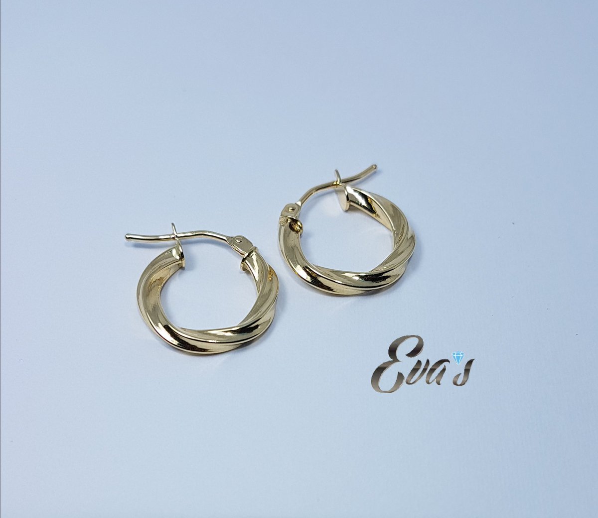 EVAS_JOYERIA's tweet photo. Madre no hay más que una! 
Te amo #MAMÁ 💎🎁 🎉🎈

#ElRegaloPerfectoParaMamá

#Oro18kl #JoyasParaTodaLaVida #YoSoyEvas

"#Calidad, #Garantía #Elegancia Y #Exclusividad en #Joyas"

CC. Boulevard / Semisótano Stand L1
Trujillo - La Libertad

Instagram: @evasjoyeria https://t.co/Z6Tcy4V6Cd