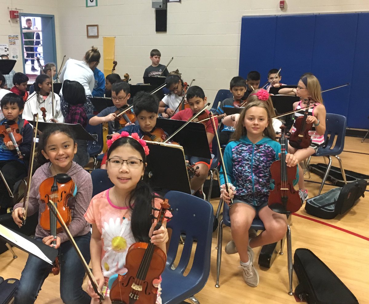 MissReed_Coates's tweet photo. Our class did an amazing job at the strings concert last week! So proud! #musicmatters #elementarystrings https://t.co/lAaKdQ5ii2