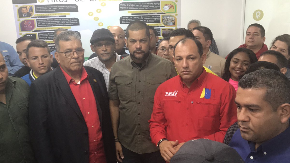 Omar_PrietoPSUV's tweet photo. En este momento junto al Ministro del P.P para la Educación Universitaria, Ciencia y Tecnología @hugbelpsuv en la Inauguración de la Cripto Aula en el Instituto Universitario de Tecnología de Maracaibo (IUTM).
Seguimos avanzando hacia la independencia económica con el Petro! https://t.co/g4mgtKIdwd