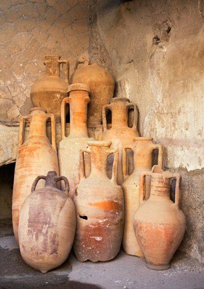 epnetproject's tweet photo. Amphoras buried by the eruption of Vesuvius from 79 AD.164.04 ft below the surface of current city of Herculaneum & remained intact for more than 1,900 years until were excavated in the place where appeared. Photography: Art & Art. #CEIPAC @sirisAcademic @clabbarcelona @BSC_CNS https://t.co/6828eqKQaO