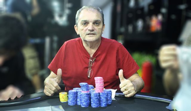 SuperPoker's tweet image. PC NO TOPO! Paulo César lidera os 32 classificados da maior etapa já disputada do @CPH_br; Confira o chip count bit.ly/2HZ9yGl @H2ClubHoldem #H2Club @Bodog_Brasil #Bodog #StartPlaying