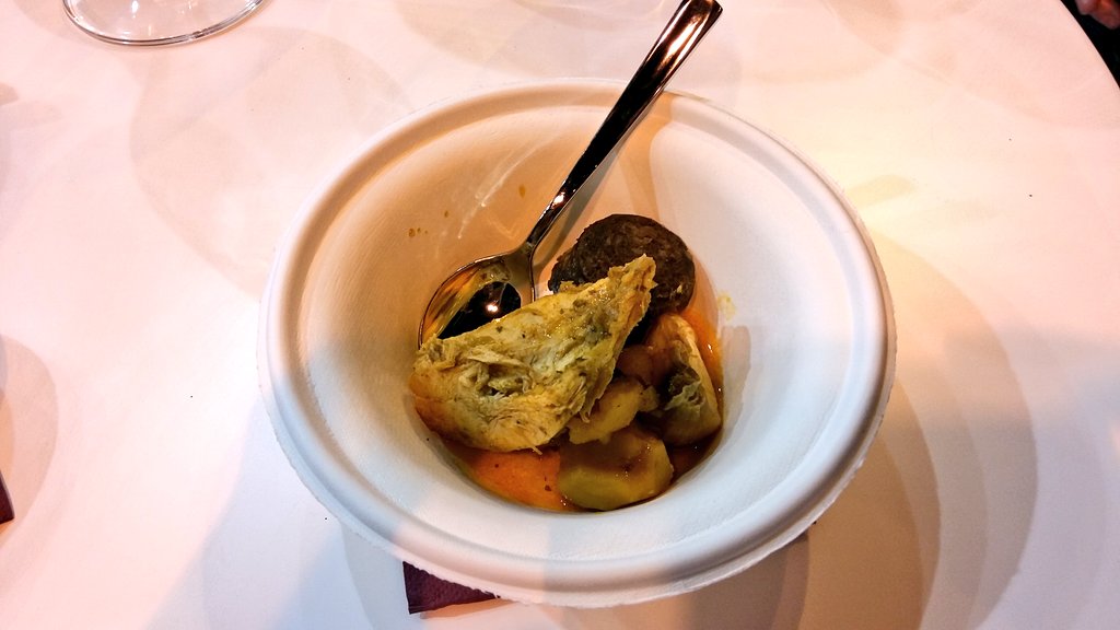 Grans i exqisites receptes de les nostres illes que han preparat avui a #SalondeGourmets els nostres xefs #sopesmallorquines #fritdepop #aubergines #Sofritpagés