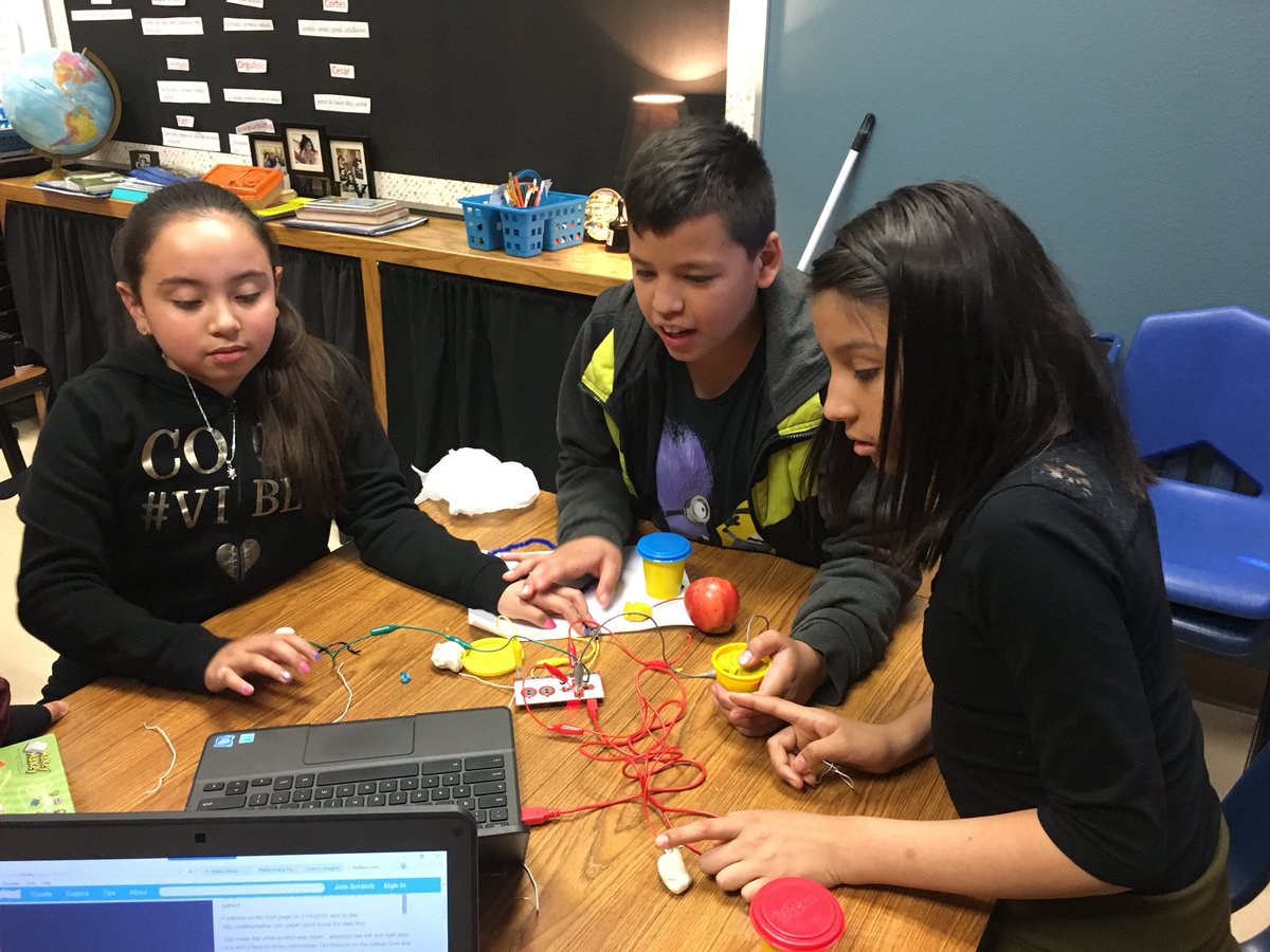 ksukauffman's tweet photo. Make those circuits complete!! Makey Makey #InvaderPride #AmarilloISD https://t.co/K3LUTbrcWu