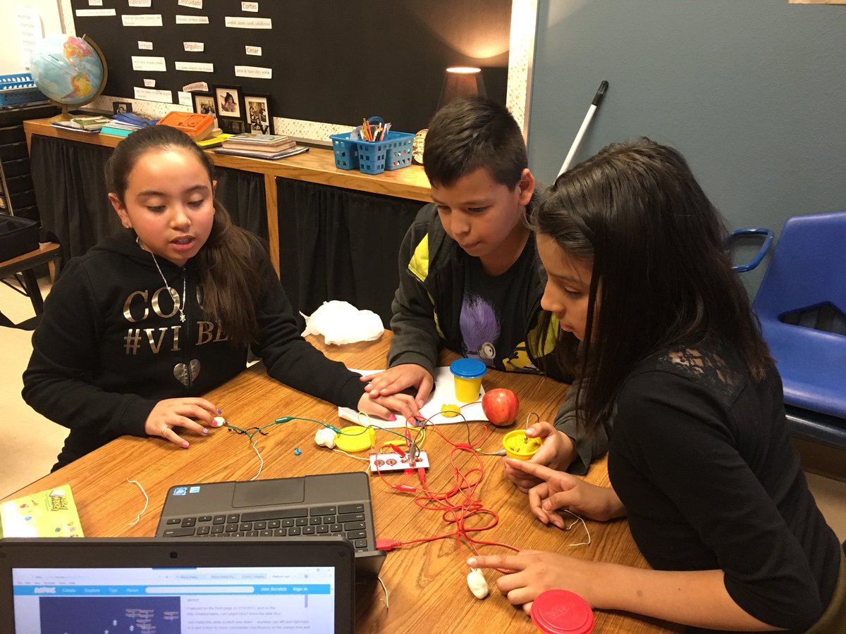 ksukauffman's tweet photo. Make those circuits complete!! Makey Makey #InvaderPride #AmarilloISD https://t.co/K3LUTbrcWu