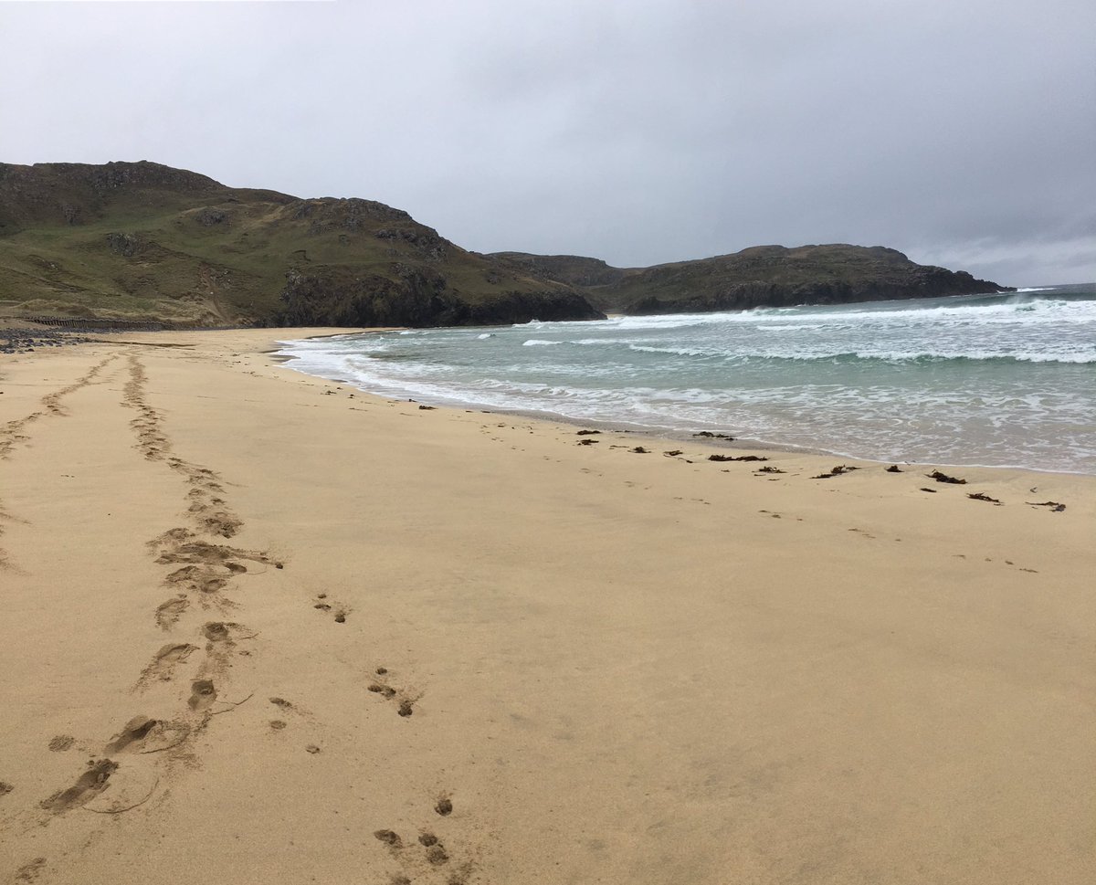 SuzDowson73's tweet photo. Had a lovely day with the wife and @WeeGrowl walking along empty white sand beaches in the north west of Lewis. The sun even came out at one point 🌞#OuterHebrides #DhailMor #DhailBeag #Siabost #PortNis https://t.co/niyk5r3Bjd