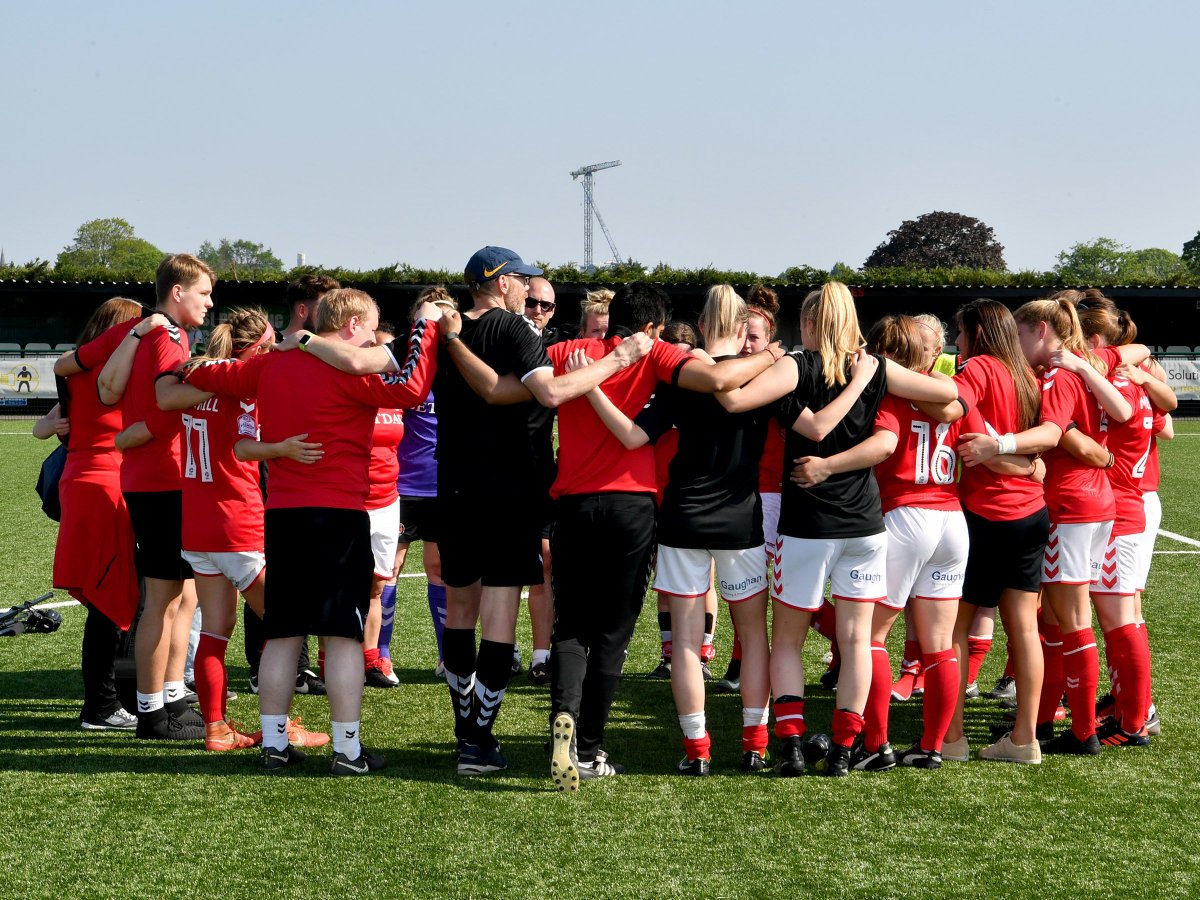 CAFCWomen's tweet image. What an 8⃣ days it's been
3⃣games
3⃣wins
6⃣points
1⃣🏆
1⃣9⃣goals scored
1⃣goal conceded
Enjoy the rest of the Bank Holiday Team ☀️
Back to work tomorrow night ⚽️🏋️‍♀️🚴‍♀️🏃‍♀️💪
#3ToGo #Focus #TeamCharlton #CAFC