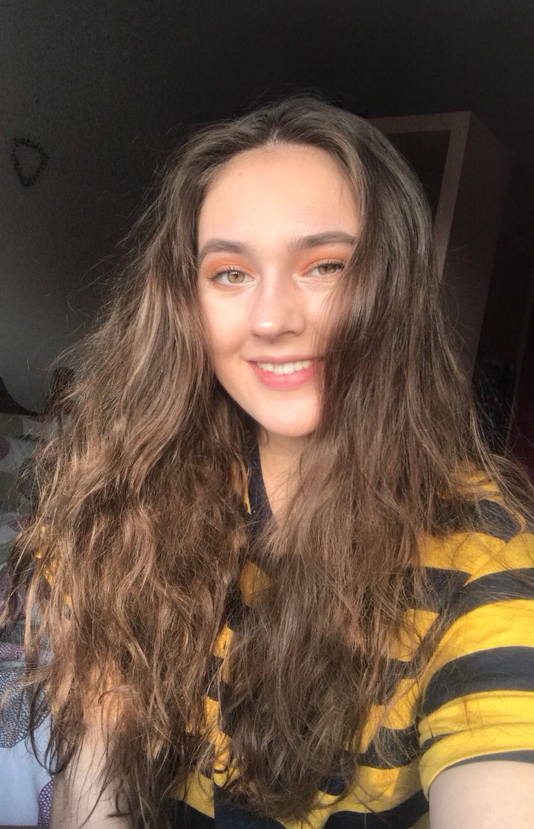 iluminatedolan's tweet image. happy tuesday 
🌻🥑🐥
#TuesdaySelfie