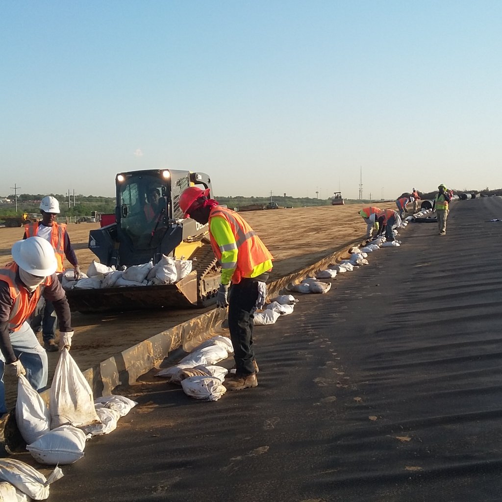 COMANCO's tweet photo. @COMANCO Makes Great Progress in North #Texas
SAFETY ★ QUALITY ★ SERVICE
#Geomembrane #LinerInstall #BlackLiner #Geocomposite
https://t.co/9VqSXaO1V2 https://t.co/DdMBRg7dmW