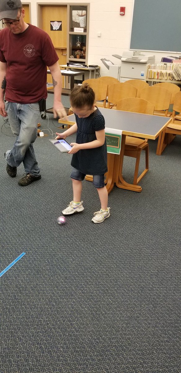 h2o_molecule's tweet photo. AMS Science and engineering club hosted STEM night last Thursday May 4th! Kids and parents had a fun time coding, controlling the #sphero and ozobot and working with Lego mindstorms from #rodmanlibrary #acspresents #amspresents #STEMeducation https://t.co/jLvcuDXOgS