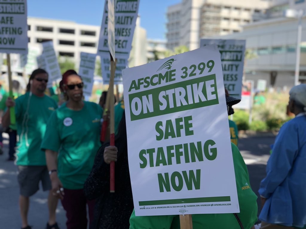 DinaKupfer's tweet photo. Hundreds have come out to @UCDavisMedCntr to strike for better wages, equal rights and changes to the benefits and pension programs. #ucwalkout @GoodDaySac @CBSSacramento https://t.co/CAtySMWjM8