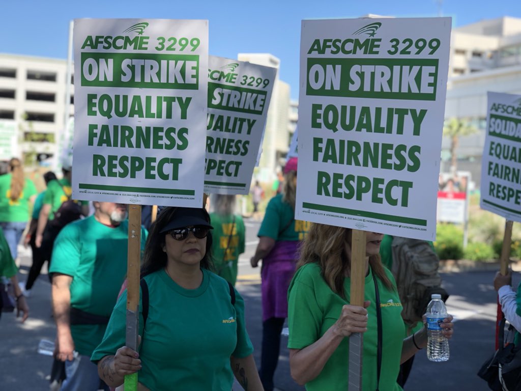 DinaKupfer's tweet photo. Hundreds have come out to @UCDavisMedCntr to strike for better wages, equal rights and changes to the benefits and pension programs. #ucwalkout @GoodDaySac @CBSSacramento https://t.co/CAtySMWjM8