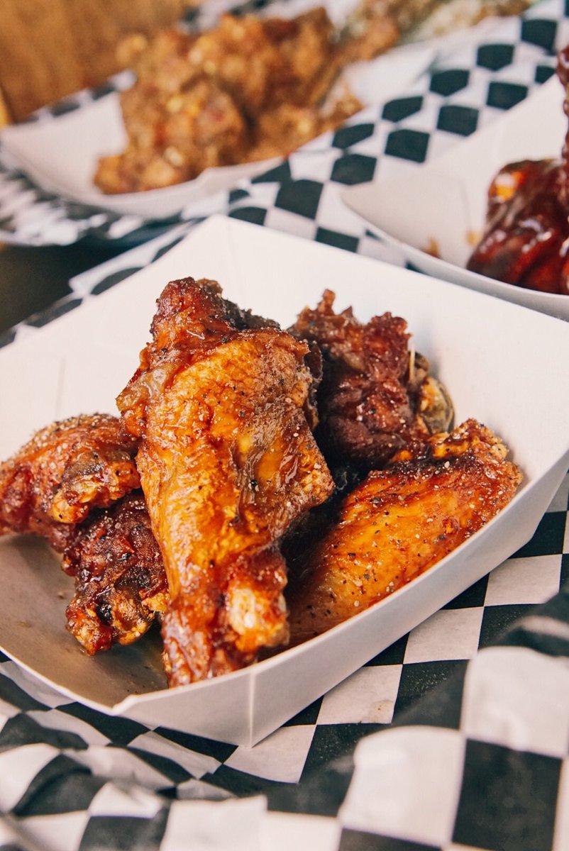 Happy Monday! Start your weeks off right w/ @nateswingsandwaffles guarantee Mondays will be a day to look forward to and not dreaded. Open 11-10pm w/ HH DAILY 3-6/9-Close. GET SOME.
.
.
📸 @terrencejeffreysantos of @Wowwowkirkland