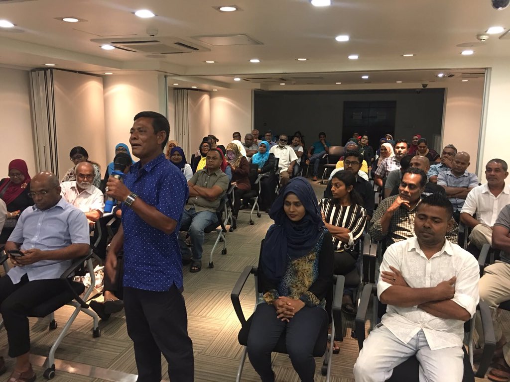 Z8C00L's tweet photo. #RaeesNasheed2018, Primary Campaign ga Masaiykaiy Kohdhevvan Beynunfulhuvaa #MaleCity MDP Membarun’aaeku Baavvvaa Bahdhaluvumeh #SaltCafe’ ga kuriah dhanee.
#JazeeraaRaees #RaeesNasheed2018
#RNMDP2018 https://t.co/jZDuPNi7o0