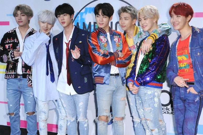 KissChattanooga's tweet photo. New to @BTS_twt? Here's some lingo you need to know! 📝 @bts_bighit 

#LoveYourselfTear #Singularity #LoveYourselfWorldTour

https://t.co/TJdZkjys0S https://t.co/dzkDIejReE