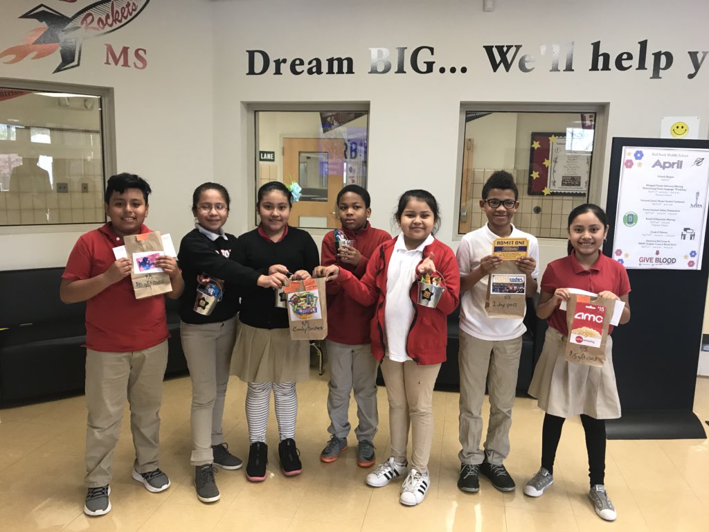 rbmsROCKETS's tweet photo. Vocabulary RACE Winners for GR 4 &amp; 5! #GiftcardGiveaways  #winners #DunkinDonuts #itunes #Yestercades #candybucket  #movietix #moretocome... #staytuned.... #greatjob 🌟 #Smilesfromeartoear #RBBisBIA @RedBankSup @piersonjt @MrClarkVP @WymanRBMS79 @RBMSAVID https://t.co/eawHBDcjOf