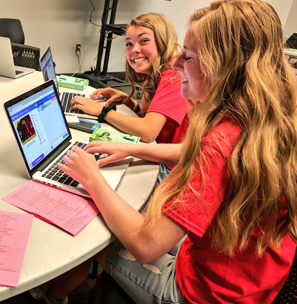 CoryHenwood's tweet photo. Feeling outnumbered at Southern Utah Girls in Tech. Awesome to see so many girls in attendance. https://t.co/nKSmT9ULMc