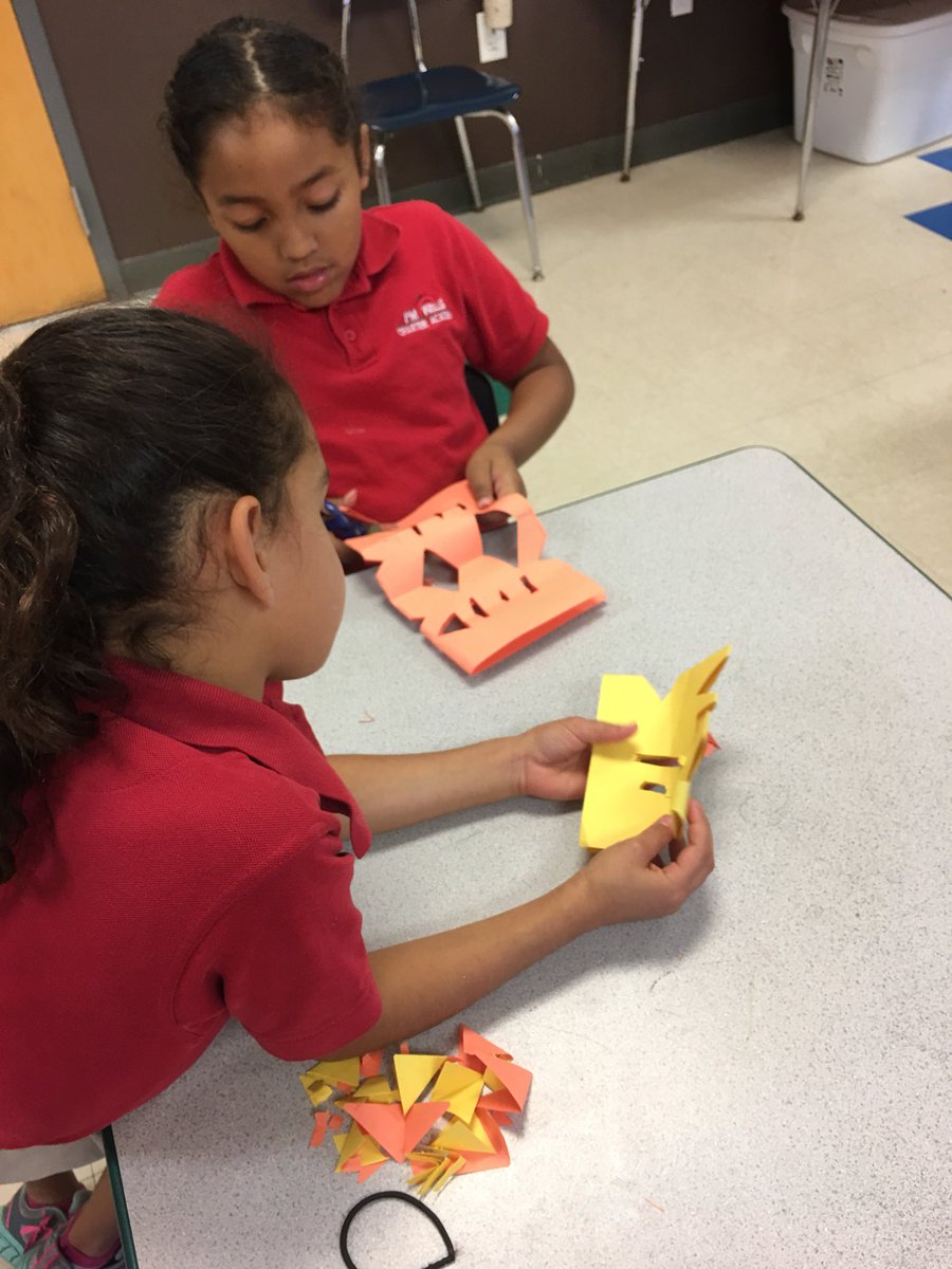 norgur1's tweet photo. @PMWellsCharter Papel Picado #5demayo https://t.co/K2arBphOIL