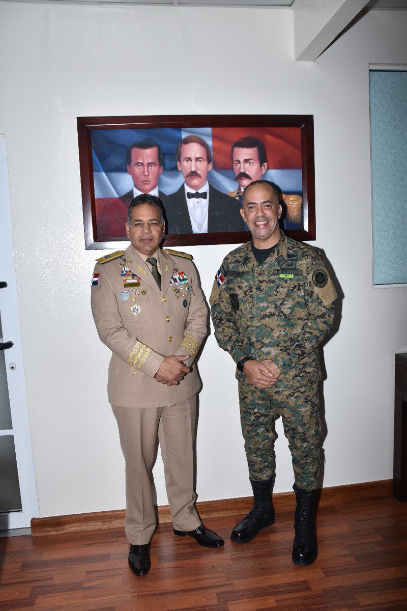 MDefensaRD's tweet photo. El  Ministro de Defensa Teniente General Rubén Darío Paulino Sem, ERD., realizó en la mañana de hoy una visita a la Junta de Retiro de las Fuerzas Armadas, en donde compartió un desayuno, con el General de Brigada Ricardo Rosa Chupany, ERD. y miembros de la plana mayor https://t.co/C2jEXJ5dW2